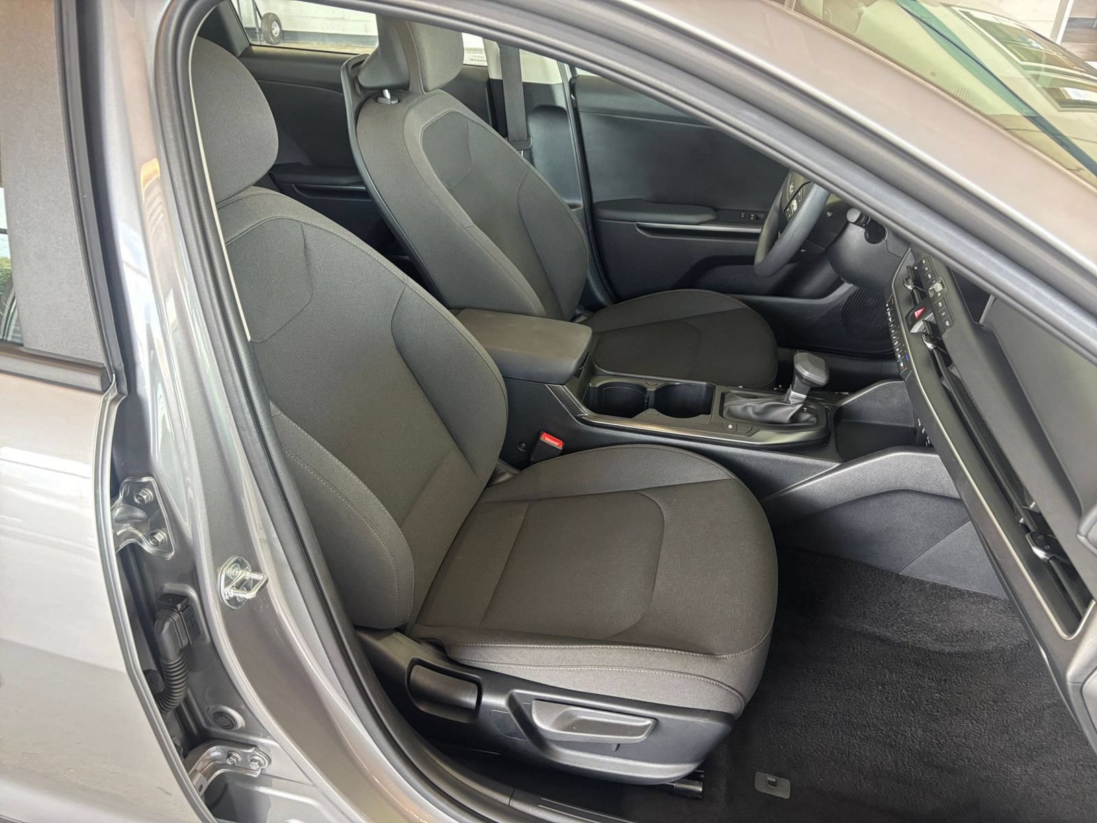 Used 2026 Kia K4 FWD image 35