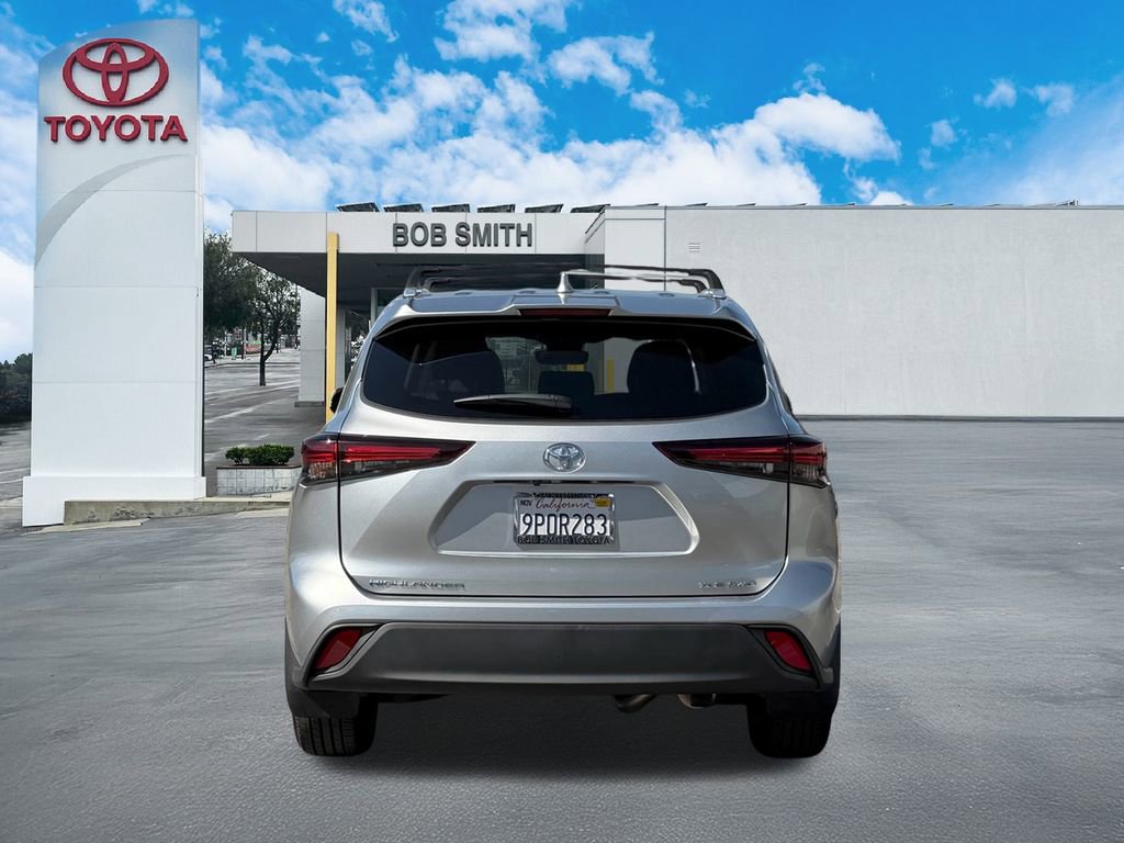 Certified 2024 Toyota Highlander XLE image 6