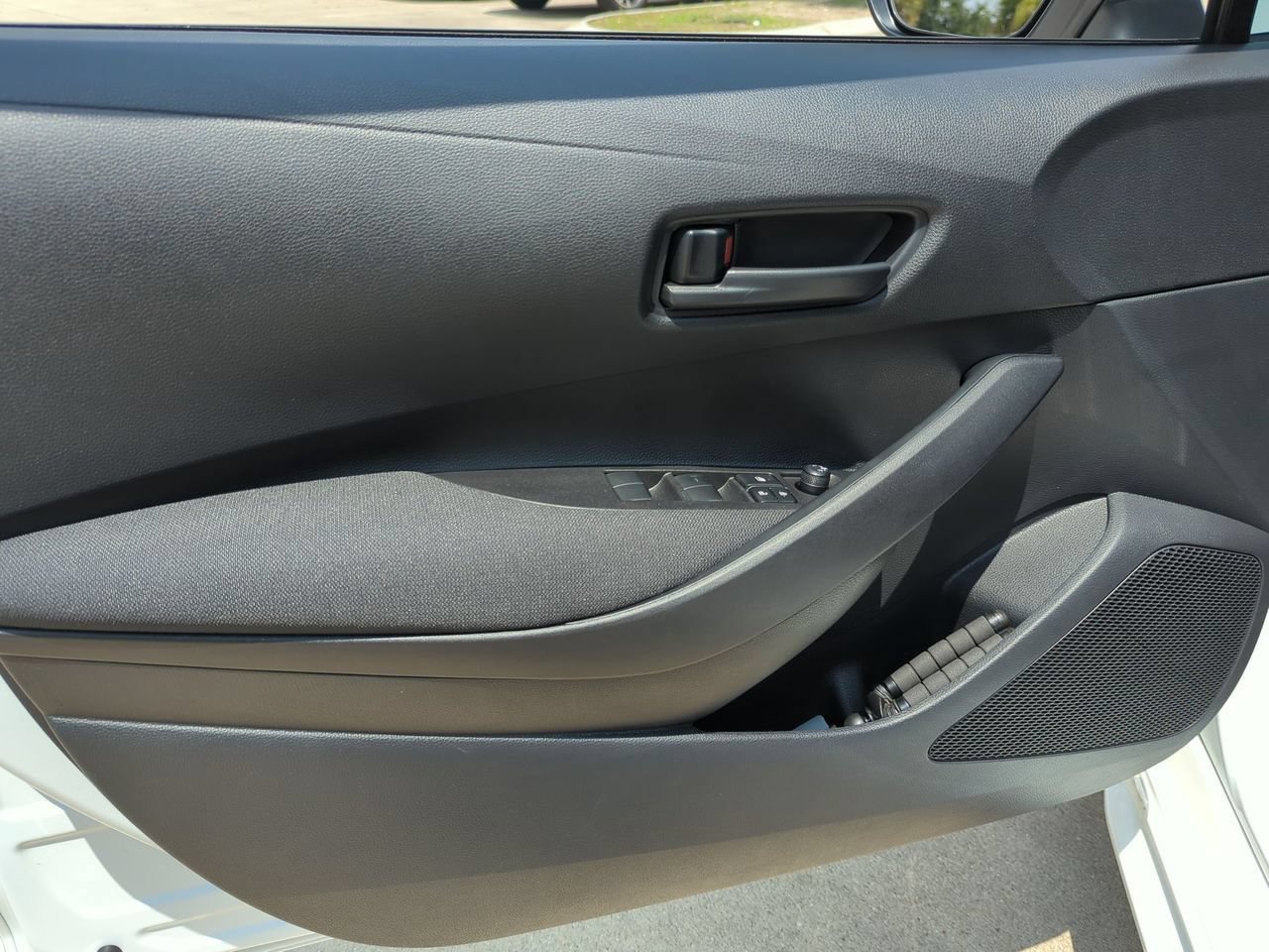 Used 2025 Toyota Corolla LE FWD image 19