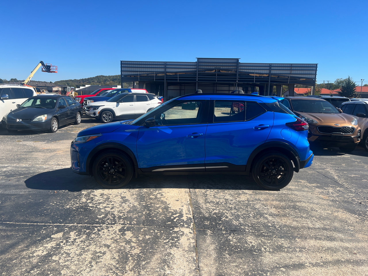 Used 2023 Nissan Kicks SR image 6