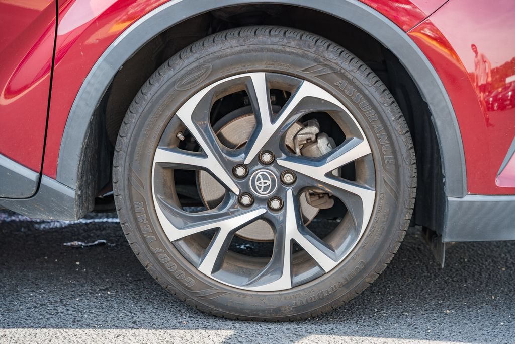 Used 2019 Toyota C-HR Limited FWD image 17
