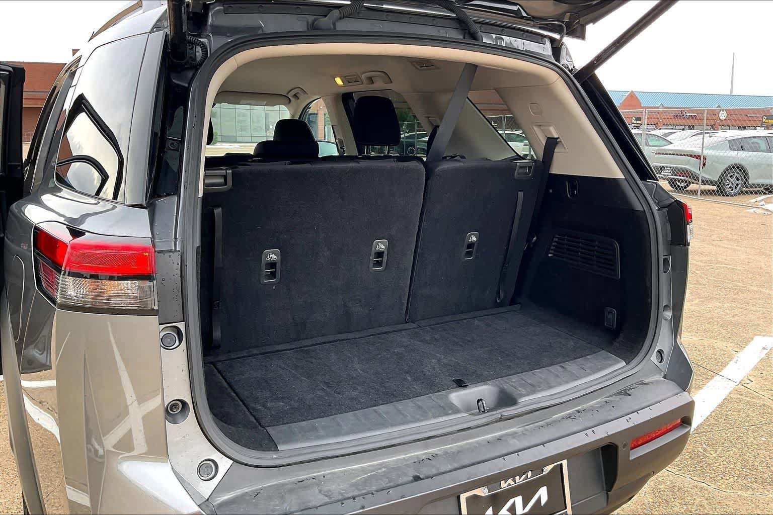 Used 2025 Nissan Pathfinder SV AWD/4WD image 17