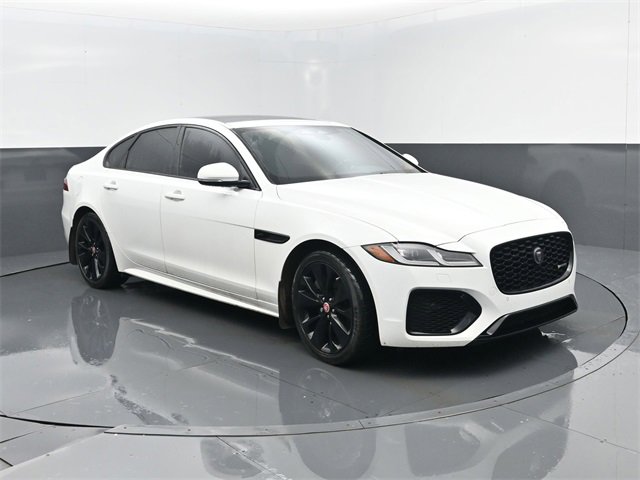 Used 2022 Jaguar XF R-Dynamic SE image 3