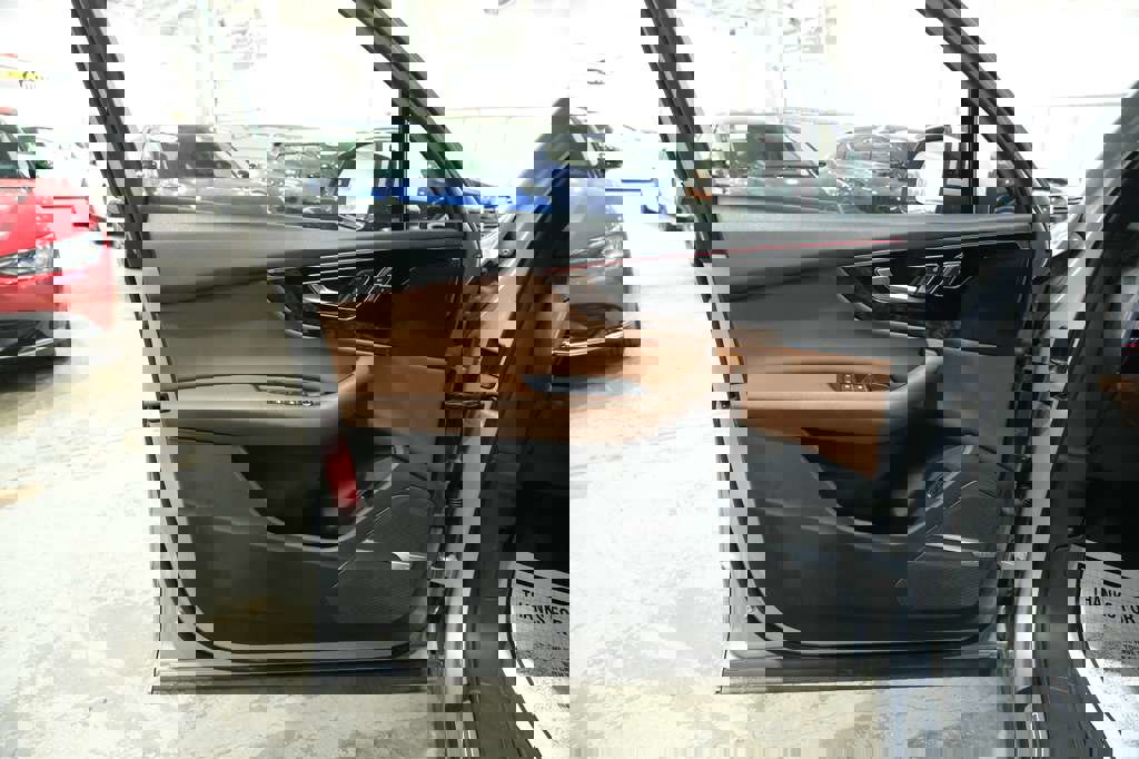 Used 2017 Audi Q7 3.0T Prestige image 18