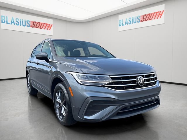 Used 2022 Volkswagen Tiguan SE image 1