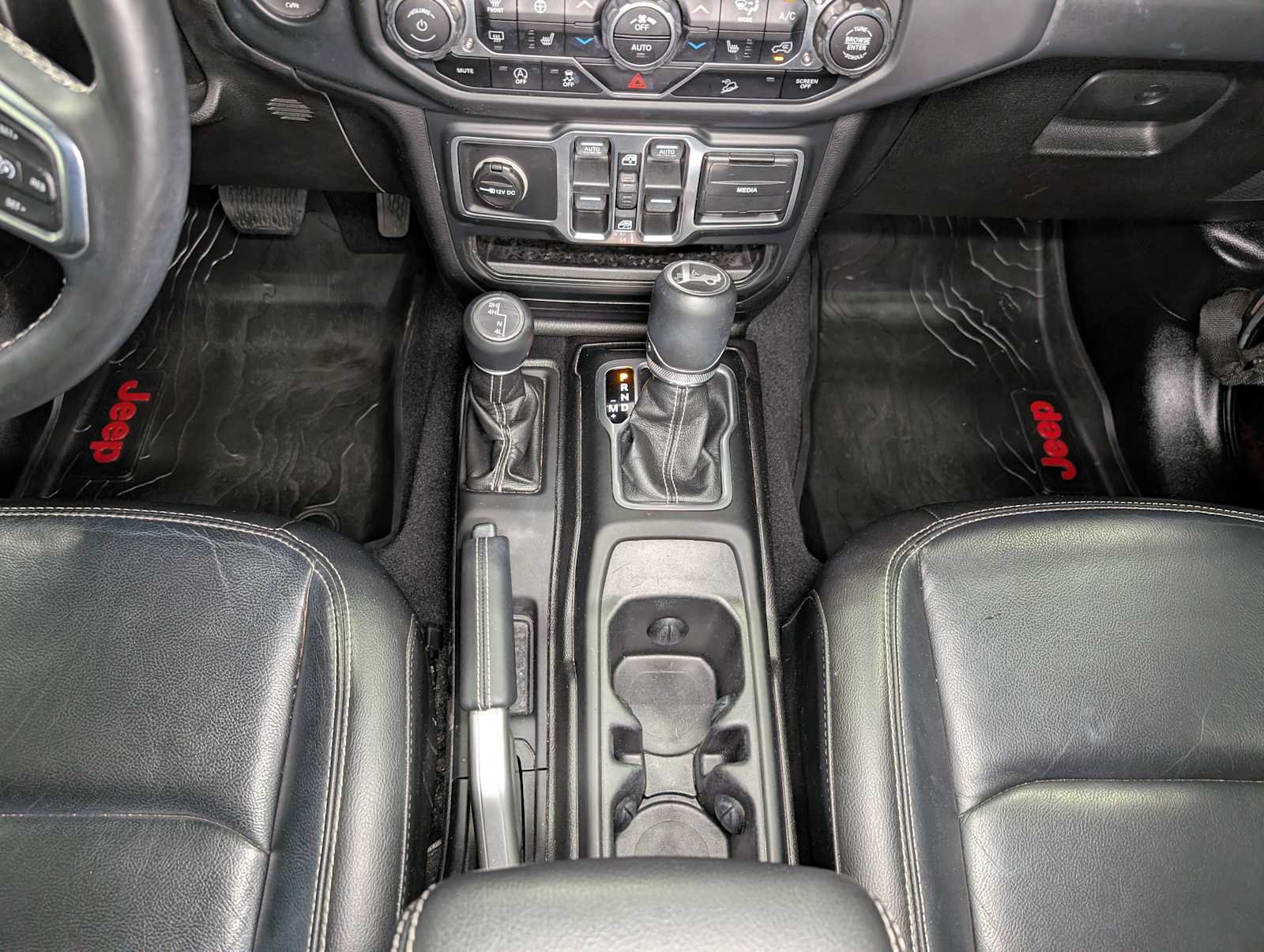 Used 2018 Jeep Wrangler Unlimited Sahara AWD/4WD image 17