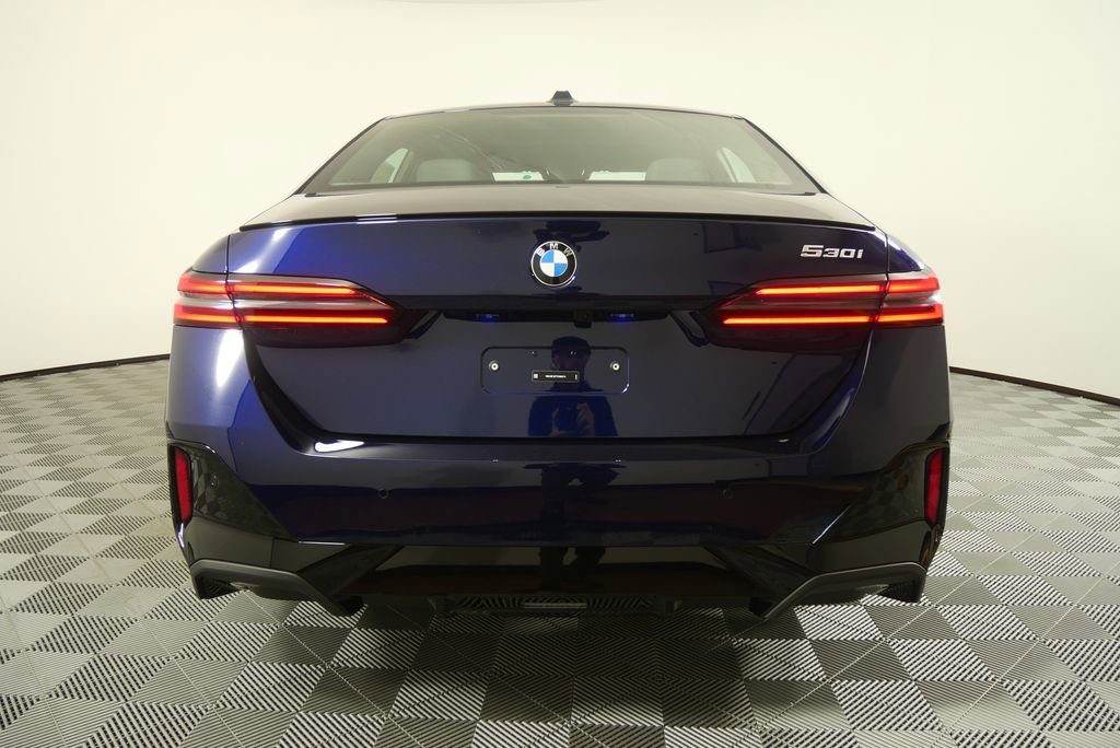 Used 2026 BMW 530i w/ M Sport Package RWD image 4
