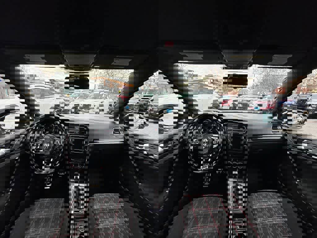 Used 2017 Volkswagen GTI S image 10