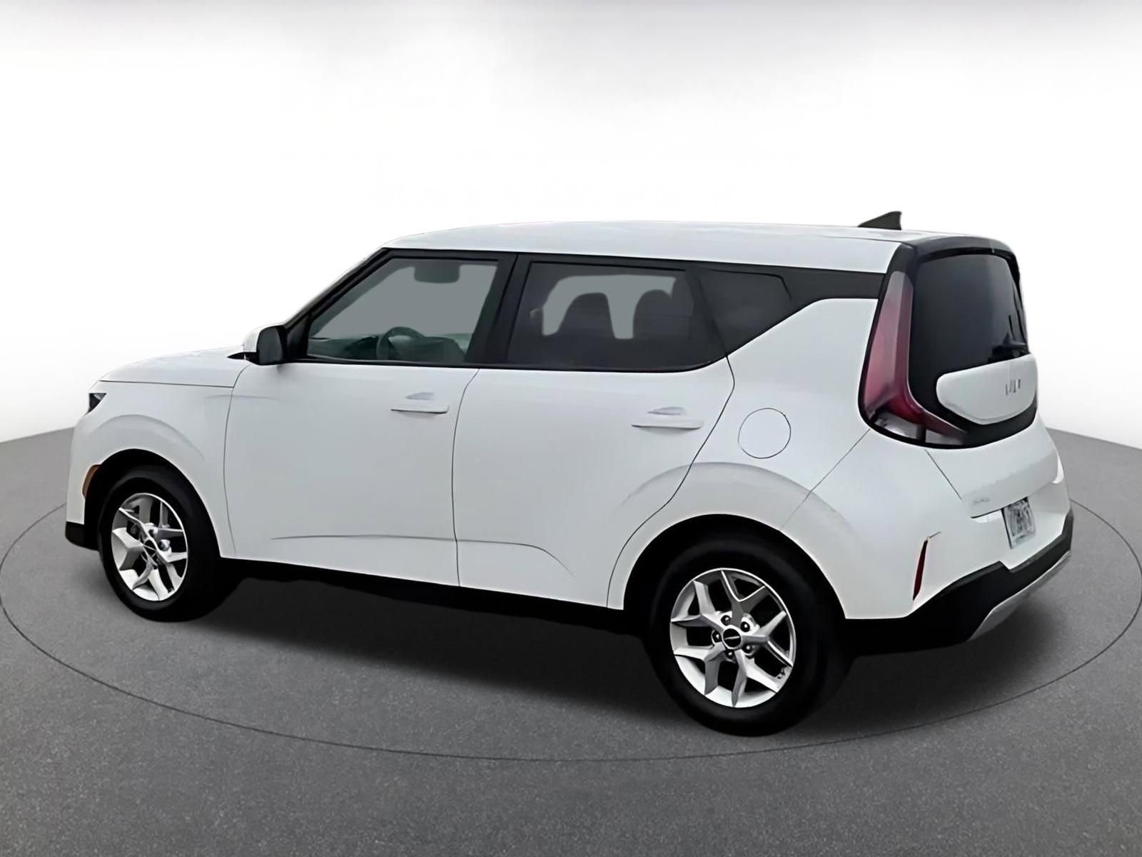 Used 2025 Kia Soul LX w/ LX Technology Package FWD image 10