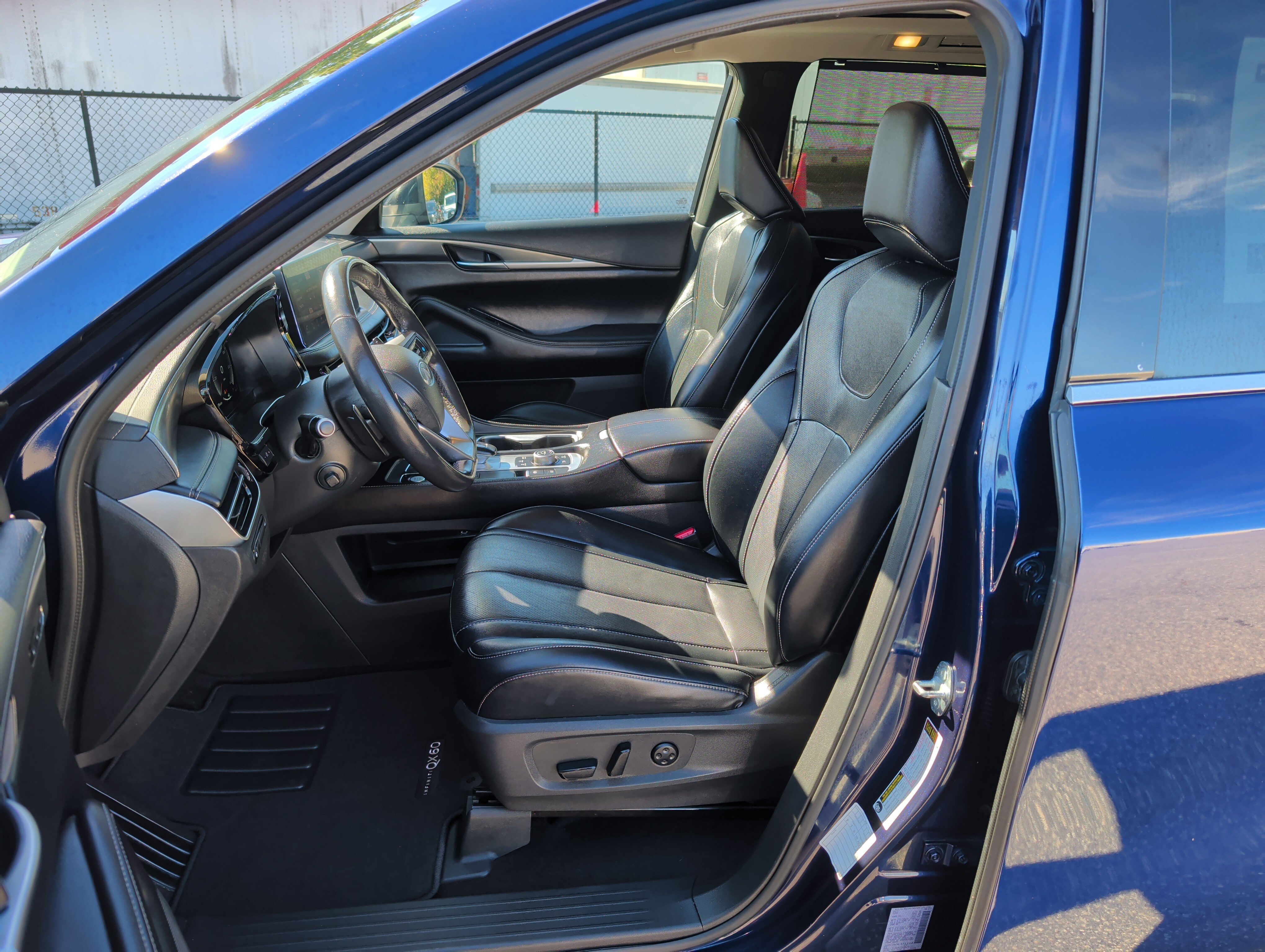 Used 2024 INFINITI QX60 Luxe FWD image 8