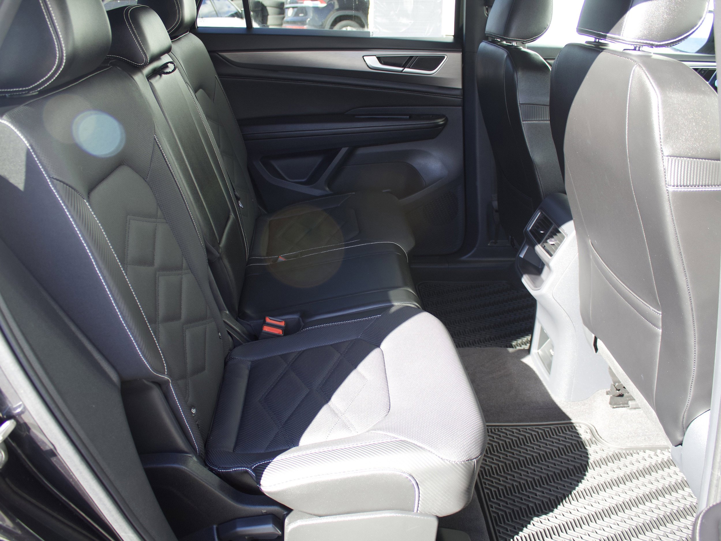 Used 2024 Volkswagen Atlas Cross Sport SE AWD/4WD image 31