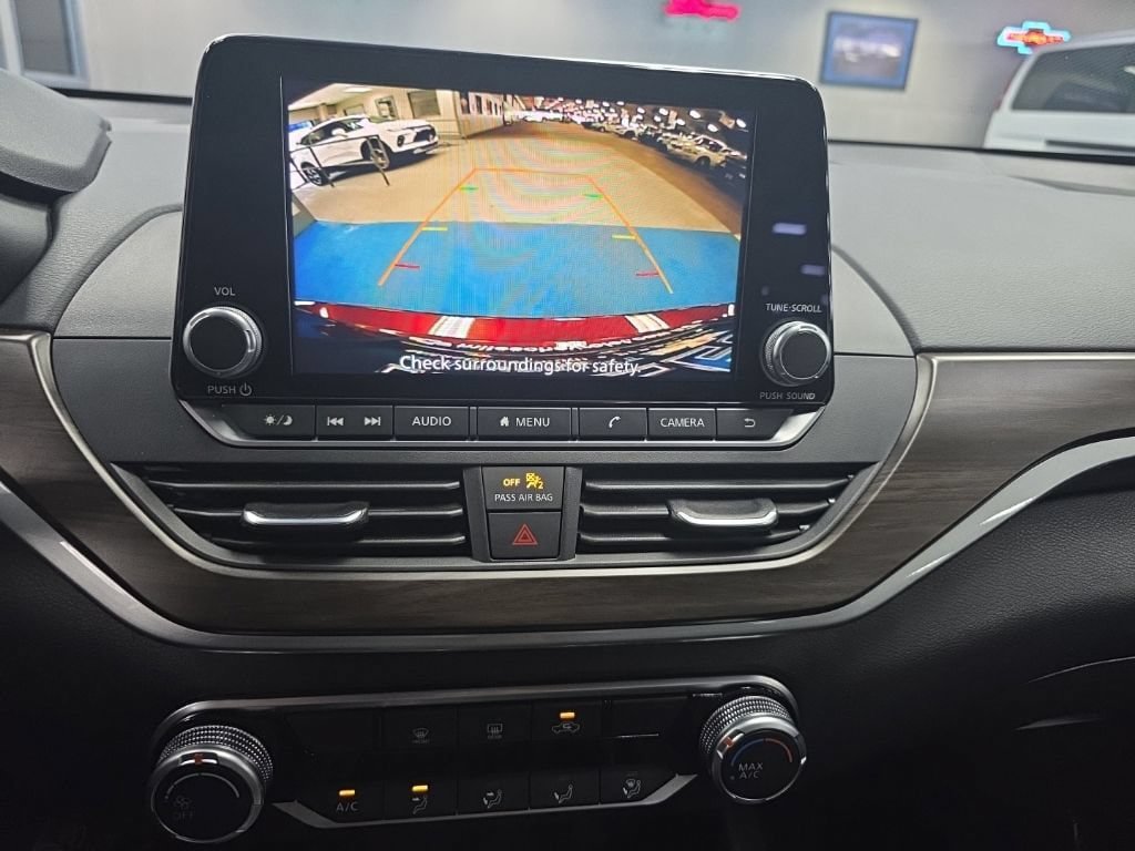 Used 2024 Nissan Altima 2.5 SV FWD image 20