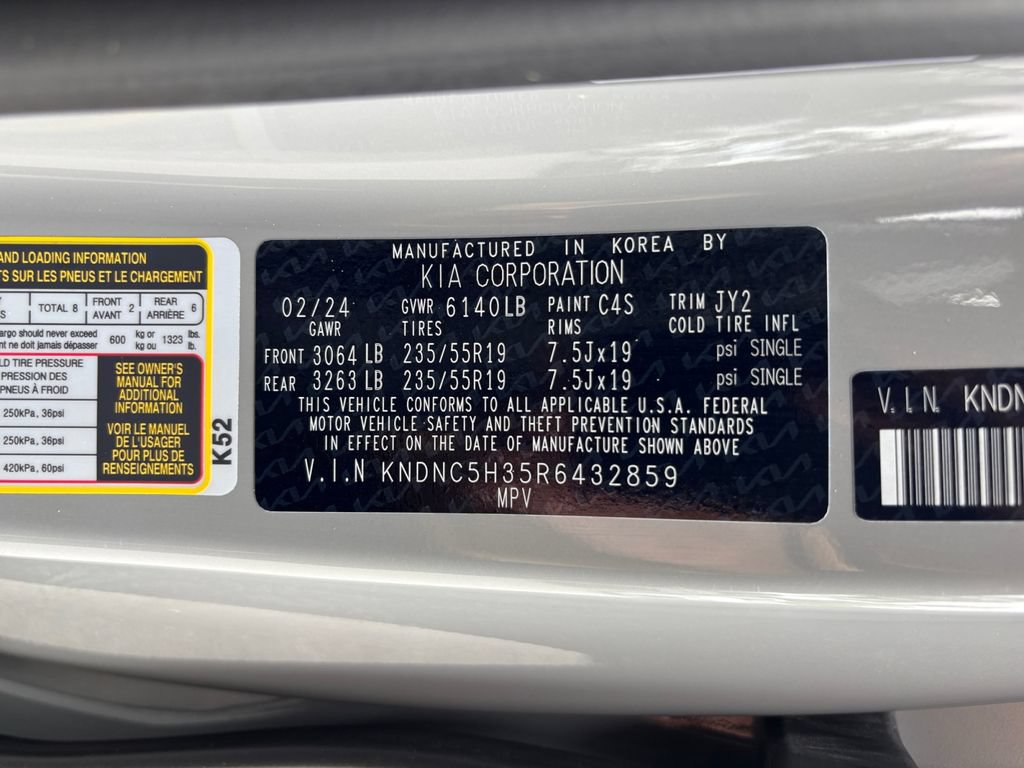 Used 2024 Kia Carnival EX FWD image 30