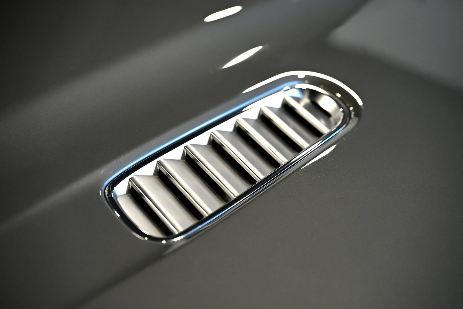 Used 2011 Aston Martin Rapide RWD image 9
