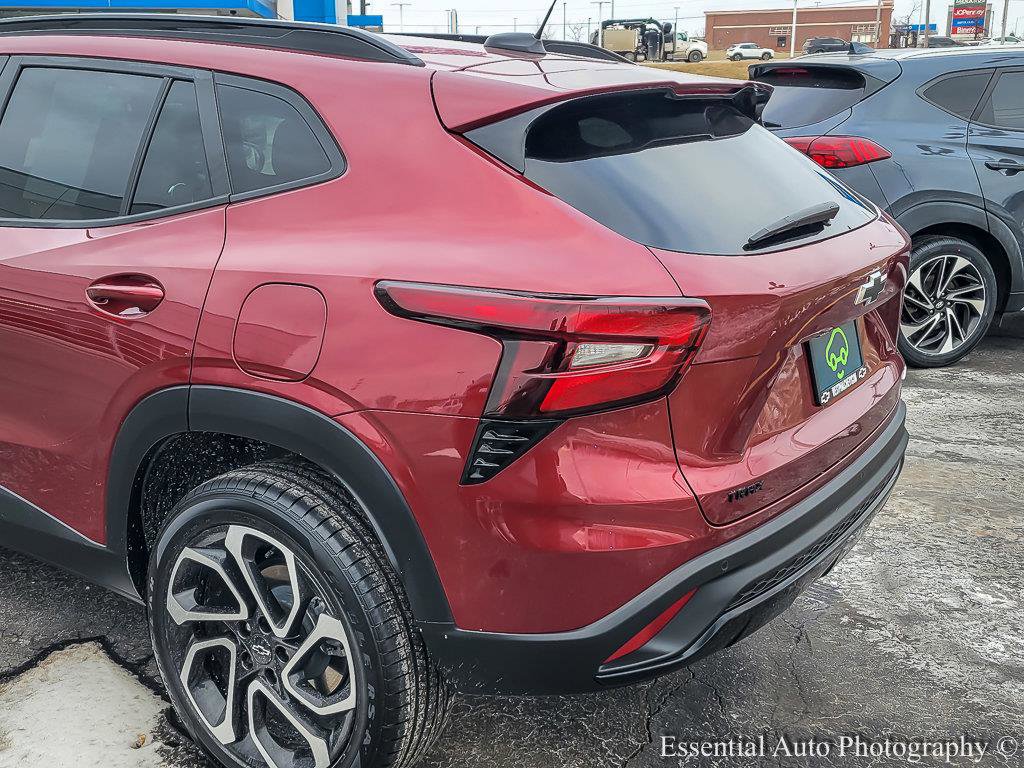 Certified 2025 Chevrolet Trax RS w/ Driver Confidence Package image 8