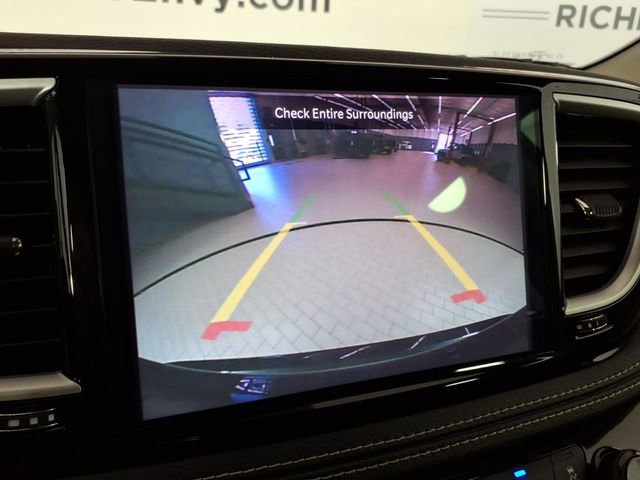 Used 2023 Chrysler Pacifica Touring-L image 28