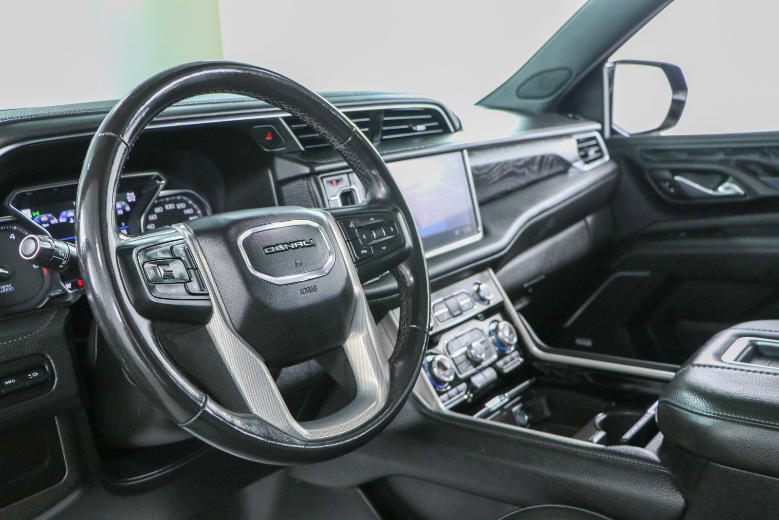 Used 2021 GMC Yukon Denali AWD/4WD image 26
