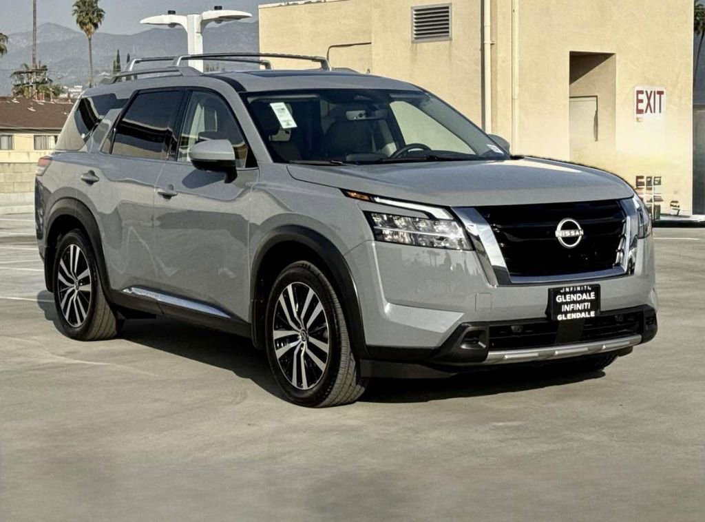 Used 2024 Nissan Pathfinder Platinum w/ Cargo Package image 31