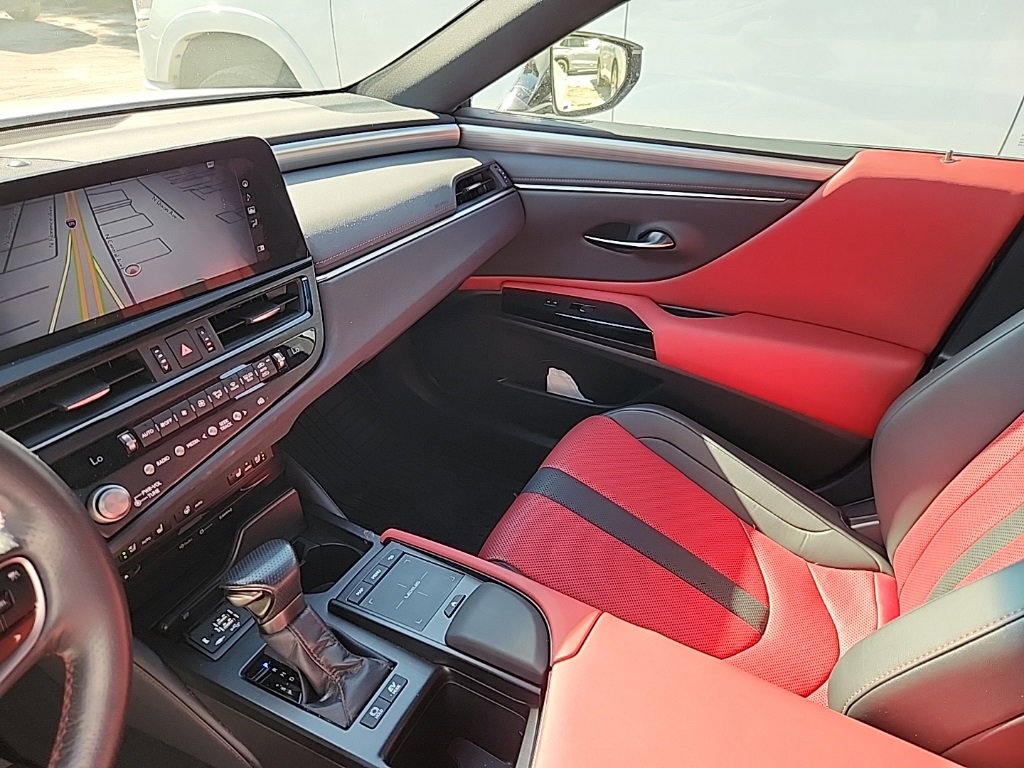 Used 2022 Lexus ES 300h F Sport image 5