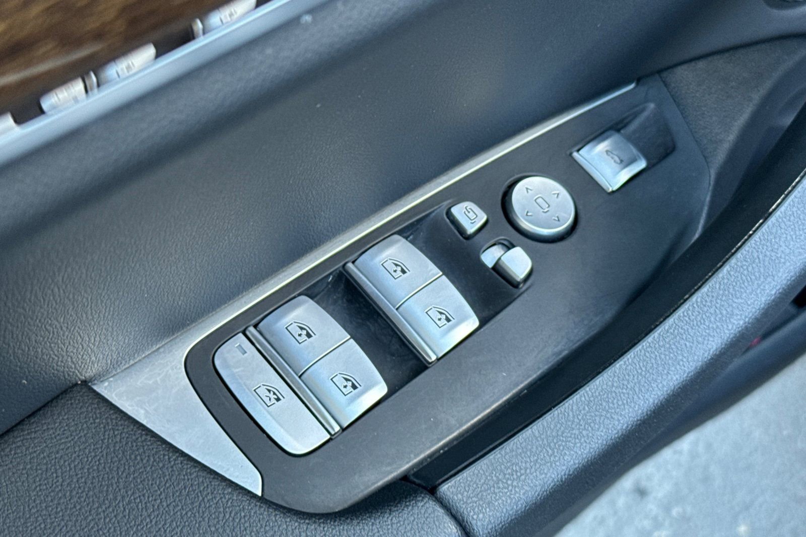 Used 2024 BMW X4 xDrive30i w/ Parking Assistance Package image 13