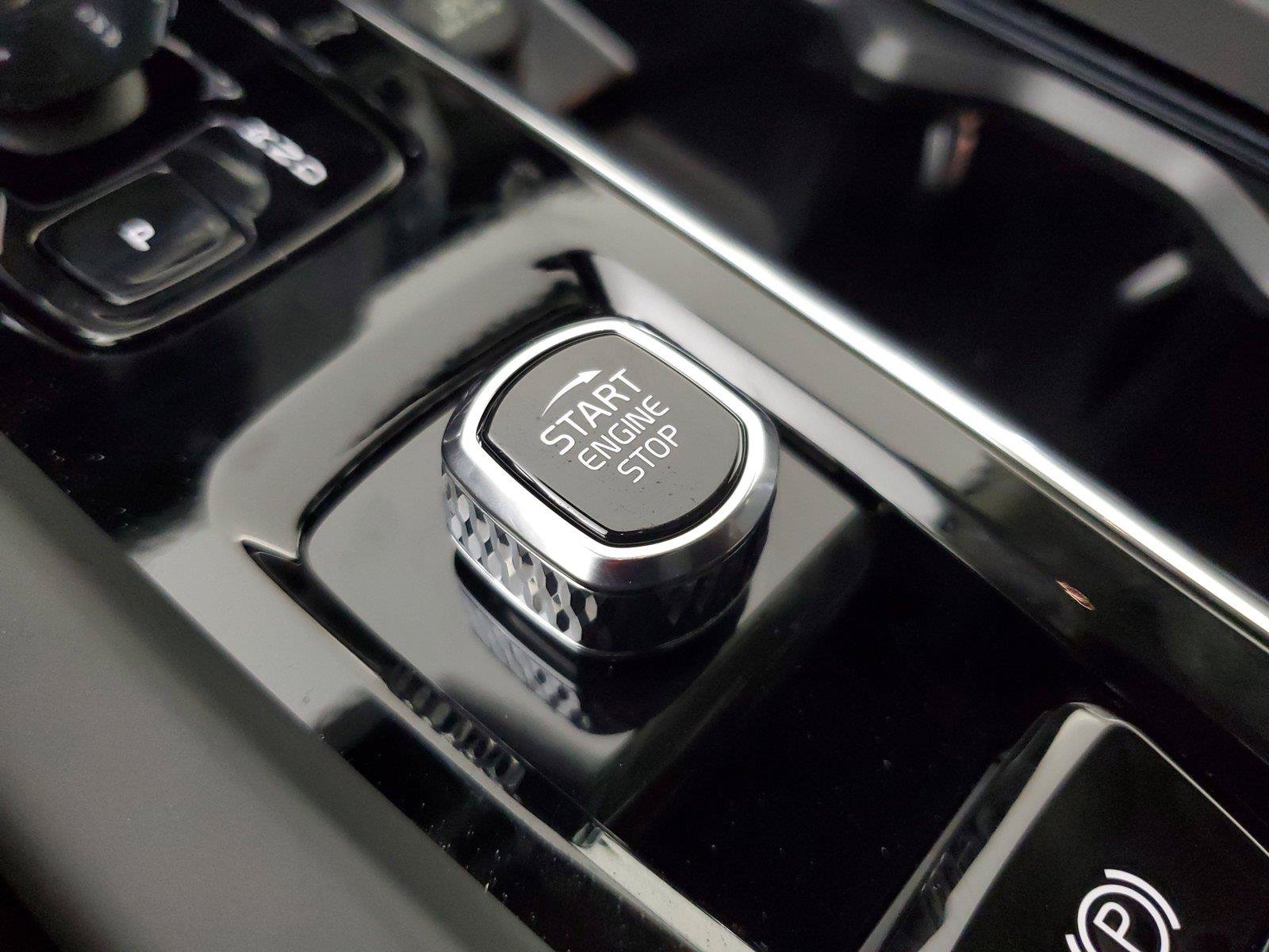 New 2027 Volvo XC60 B5 Plus AWD/4WD image 33