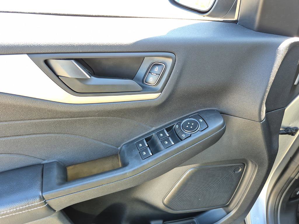 Used 2022 Ford Escape SE image 25