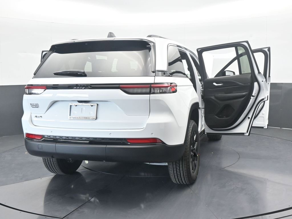 New 2025 Jeep Grand Cherokee Altitude image 69