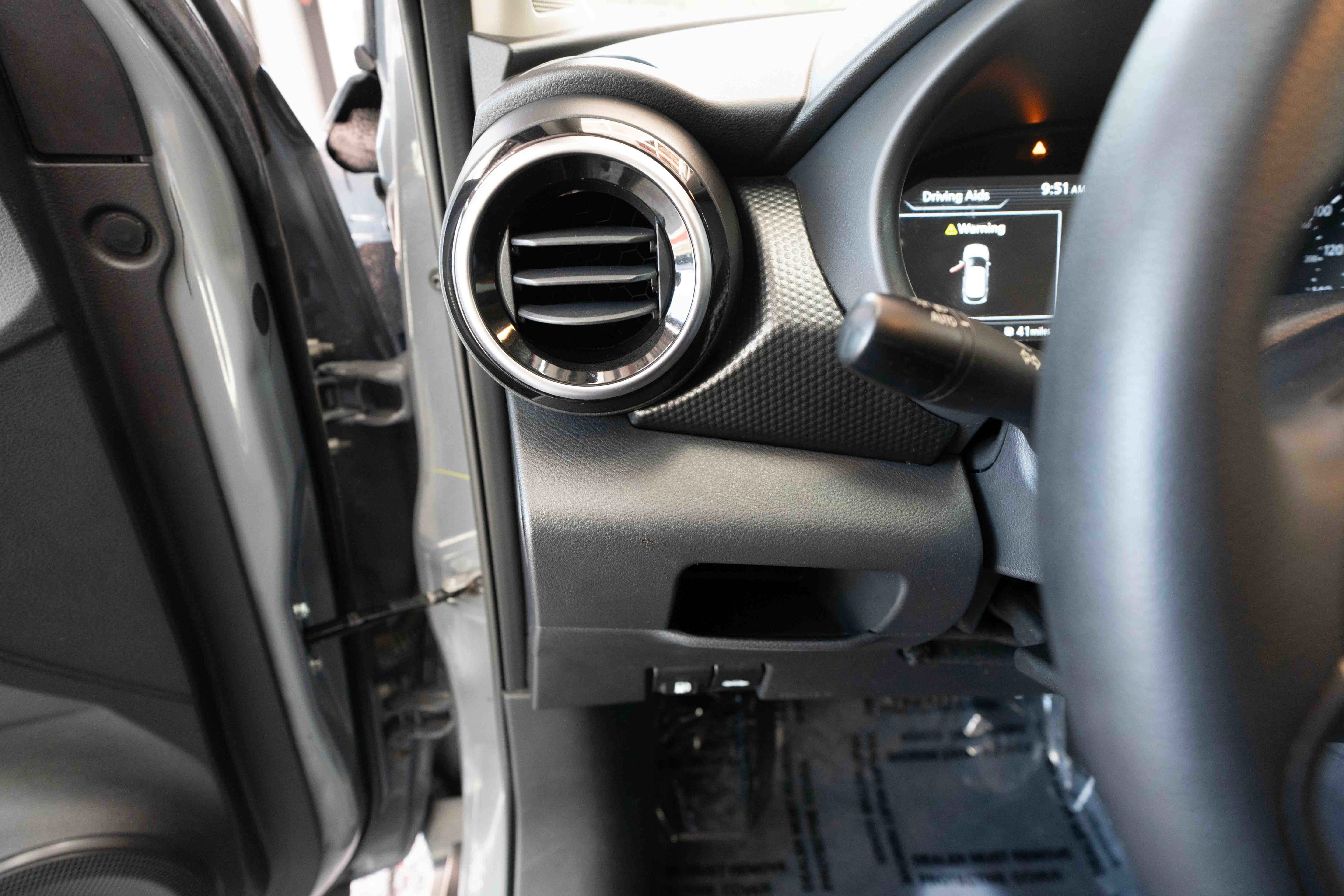 Used 2024 Nissan Kicks SV image 11