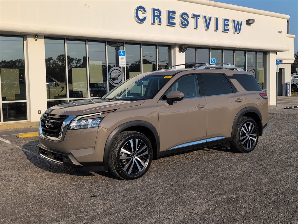 Used 2024 Nissan Pathfinder Platinum image 10