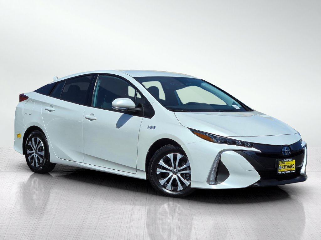 Used 2022 Toyota Prius Prime XLE FWD image 2