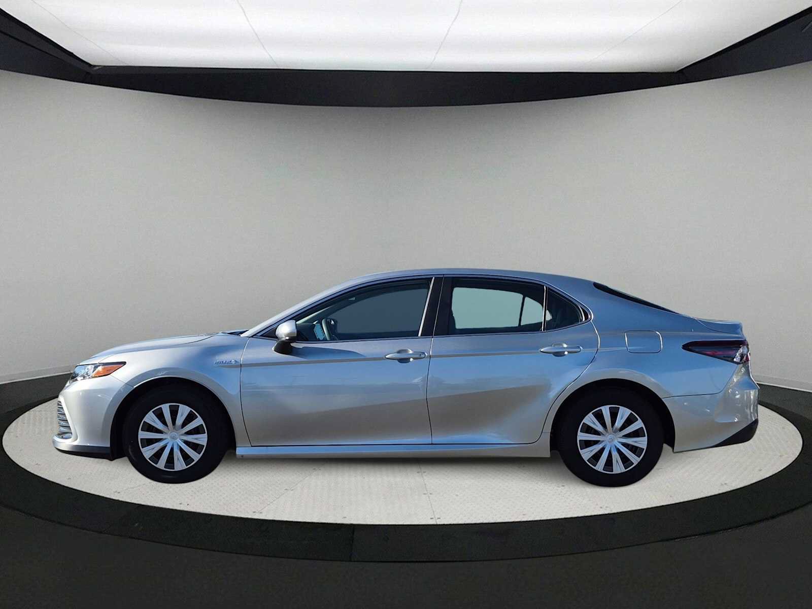 Used 2021 Toyota Camry LE FWD image 5