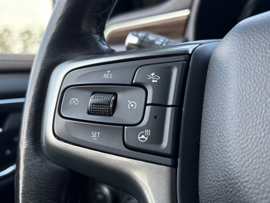 Used 2023 Chevrolet Suburban Premier image 18