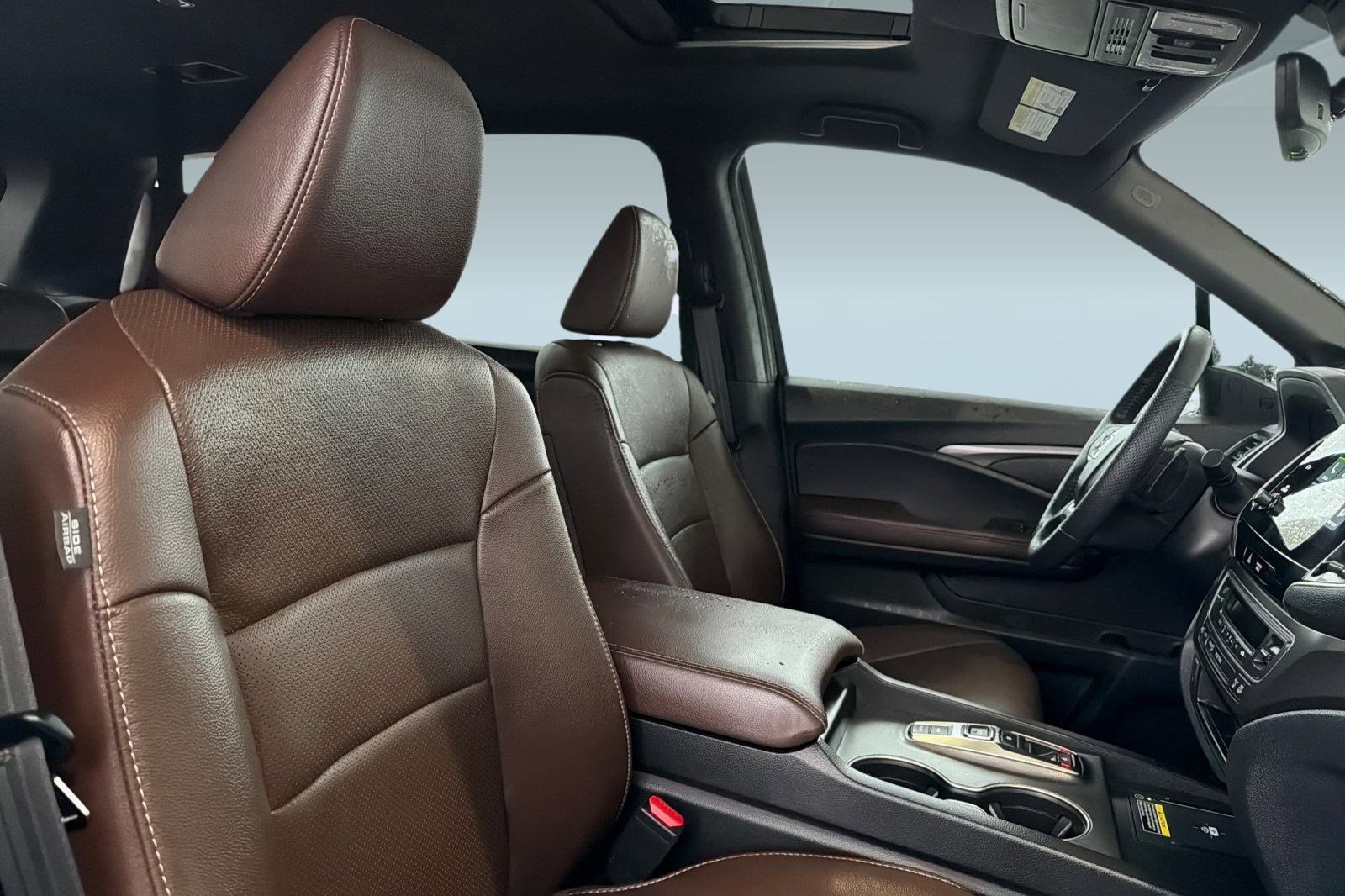 Certified 2025 Honda Passport EX-L image 30