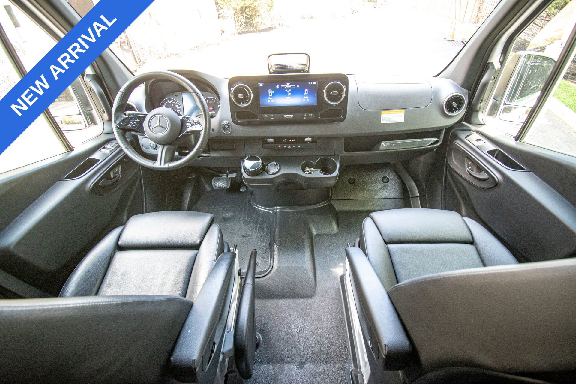 Used 2025 Mercedes-Benz Sprinter 2500 image 12