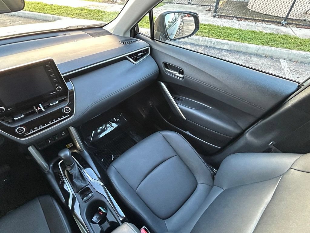 Used 2022 Toyota Corolla Cross XLE FWD image 11