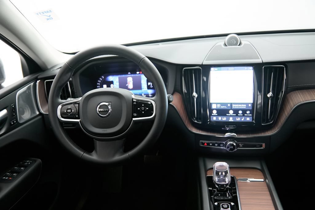 Certified 2023 Volvo XC60 T8 Ultimate w/ Climate Package AWD/4WD image 28