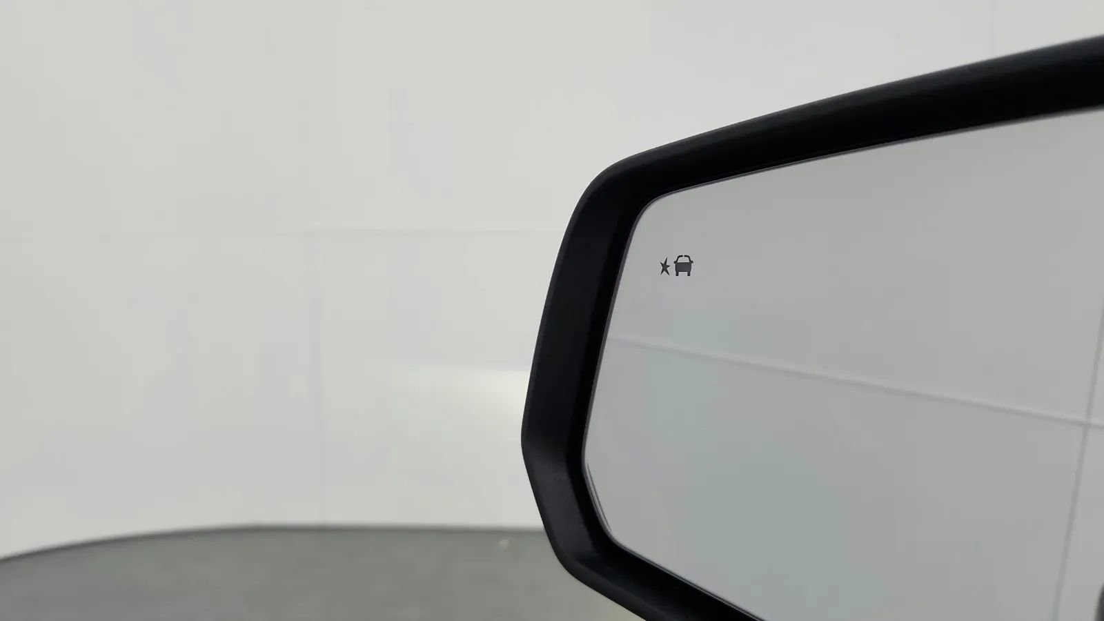 Used 2023 Chevrolet Traverse LT image 45