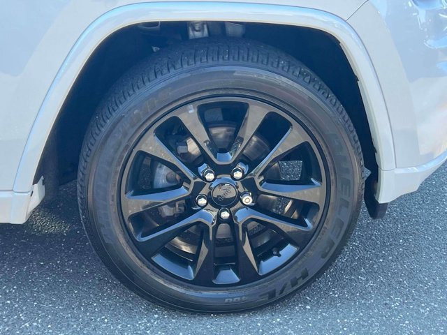 Used 2019 Jeep Grand Cherokee Altitude AWD/4WD image 14