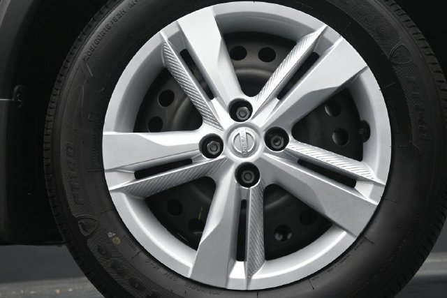 Certified 2025 Nissan Kicks Play S FWD image 9