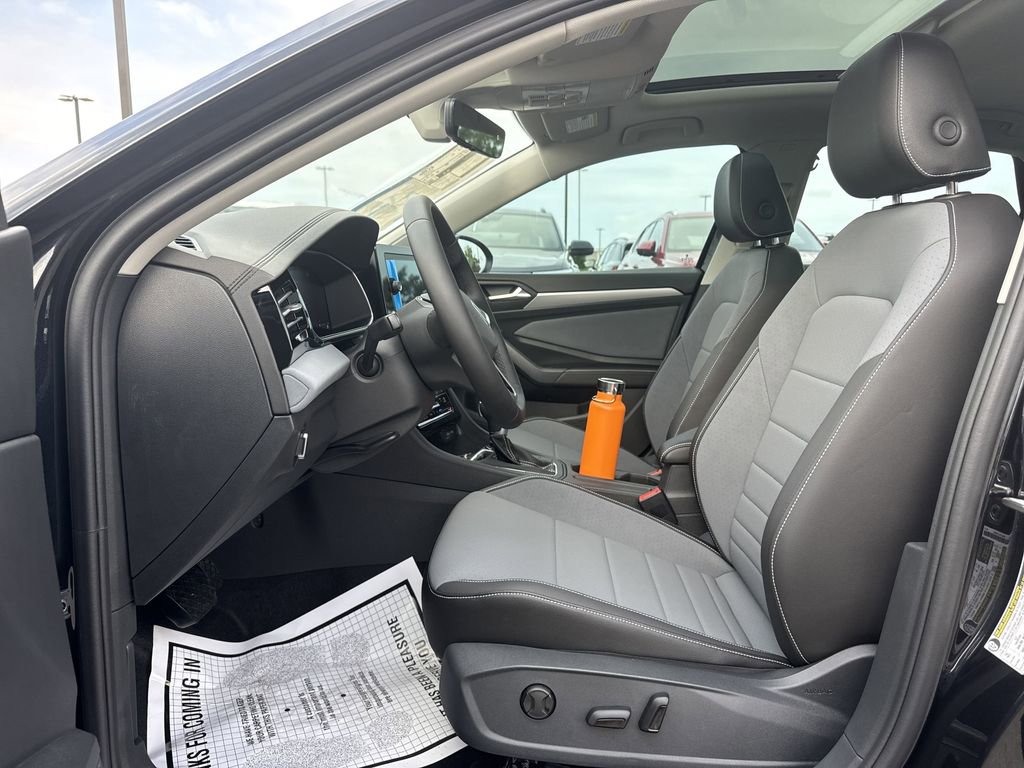 New 2025 Volkswagen Jetta SE image 11