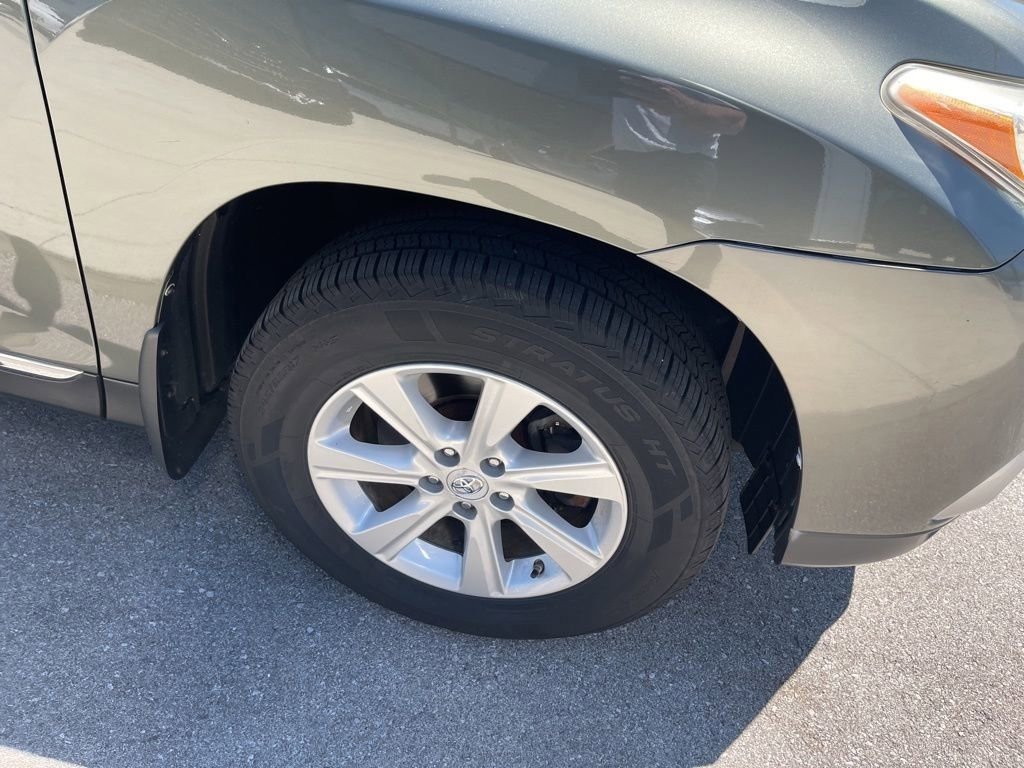 Used 2011 Toyota Highlander SE w/ Tow Pkg AWD/4WD image 9