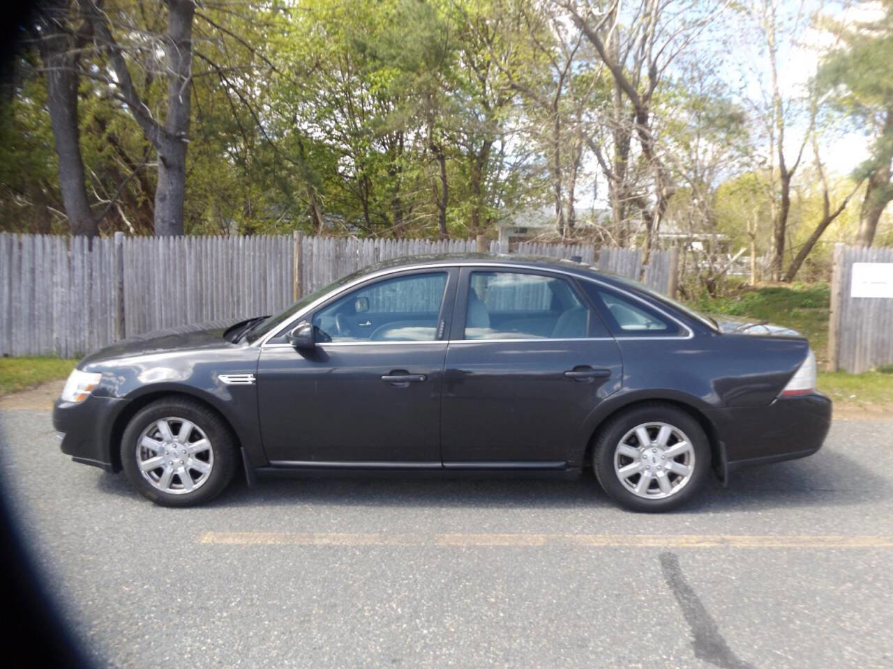 Used 2008 Ford Taurus SEL FWD image 2