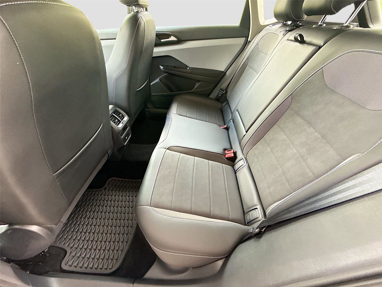 Used 2023 Volkswagen Taos SE w/ Panoramic Sunroof Package AWD/4WD image 24