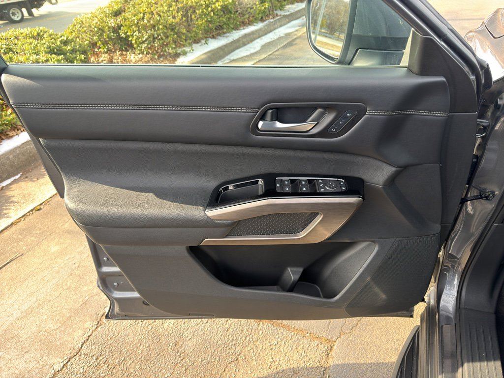 Certified 2023 Nissan Pathfinder Platinum w/ Lighting Package (N93) image 17