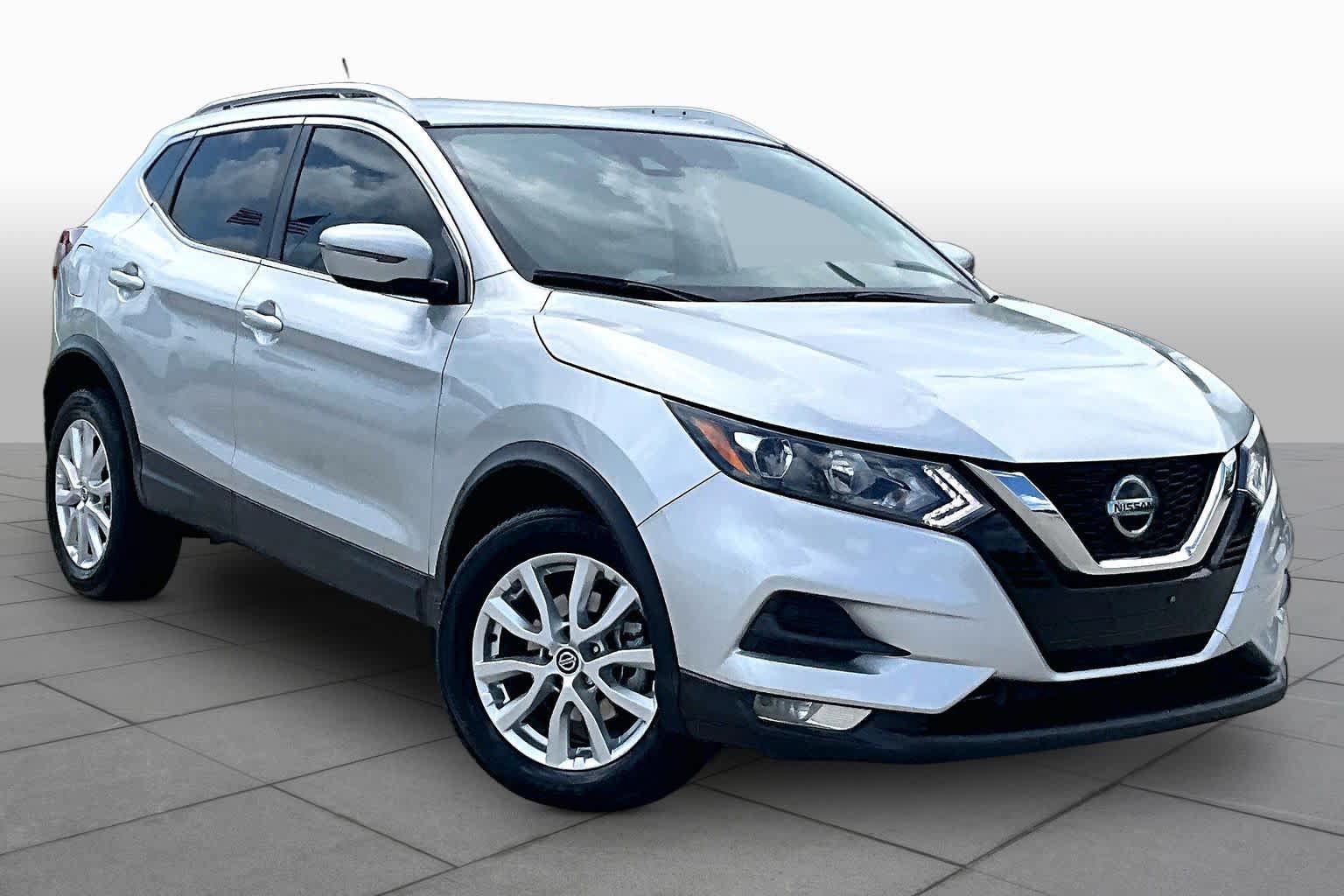 Used 2022 Nissan Rogue Sport SV FWD image 2