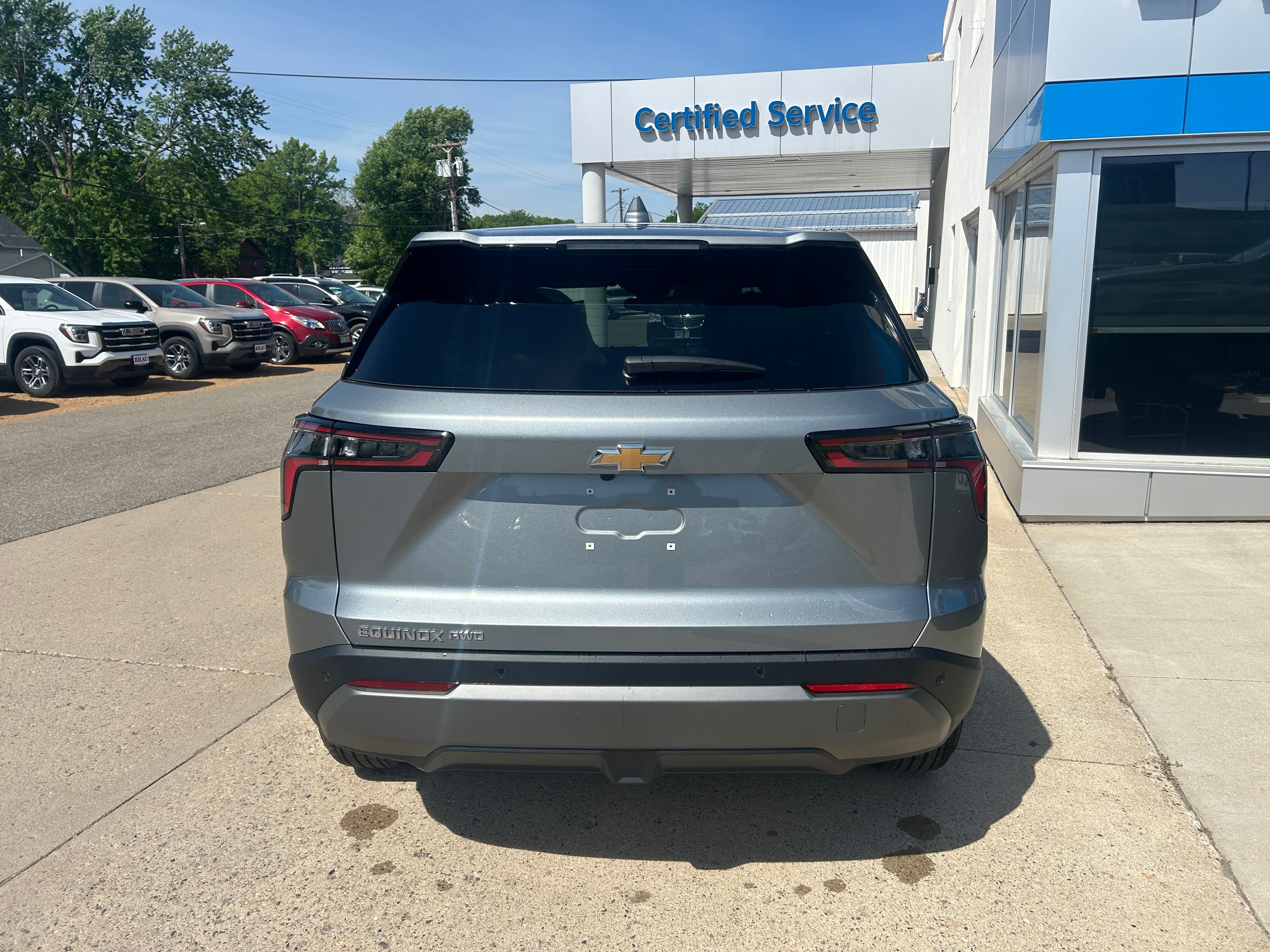 New 2026 Chevrolet Equinox LT w/ Convenience Package II AWD/4WD image 7