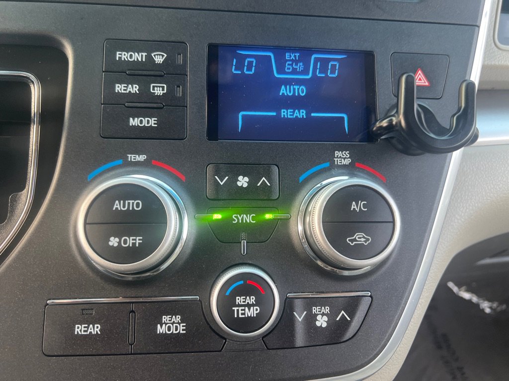 Used 2017 Toyota Sienna LE w/ Protection Package image 26