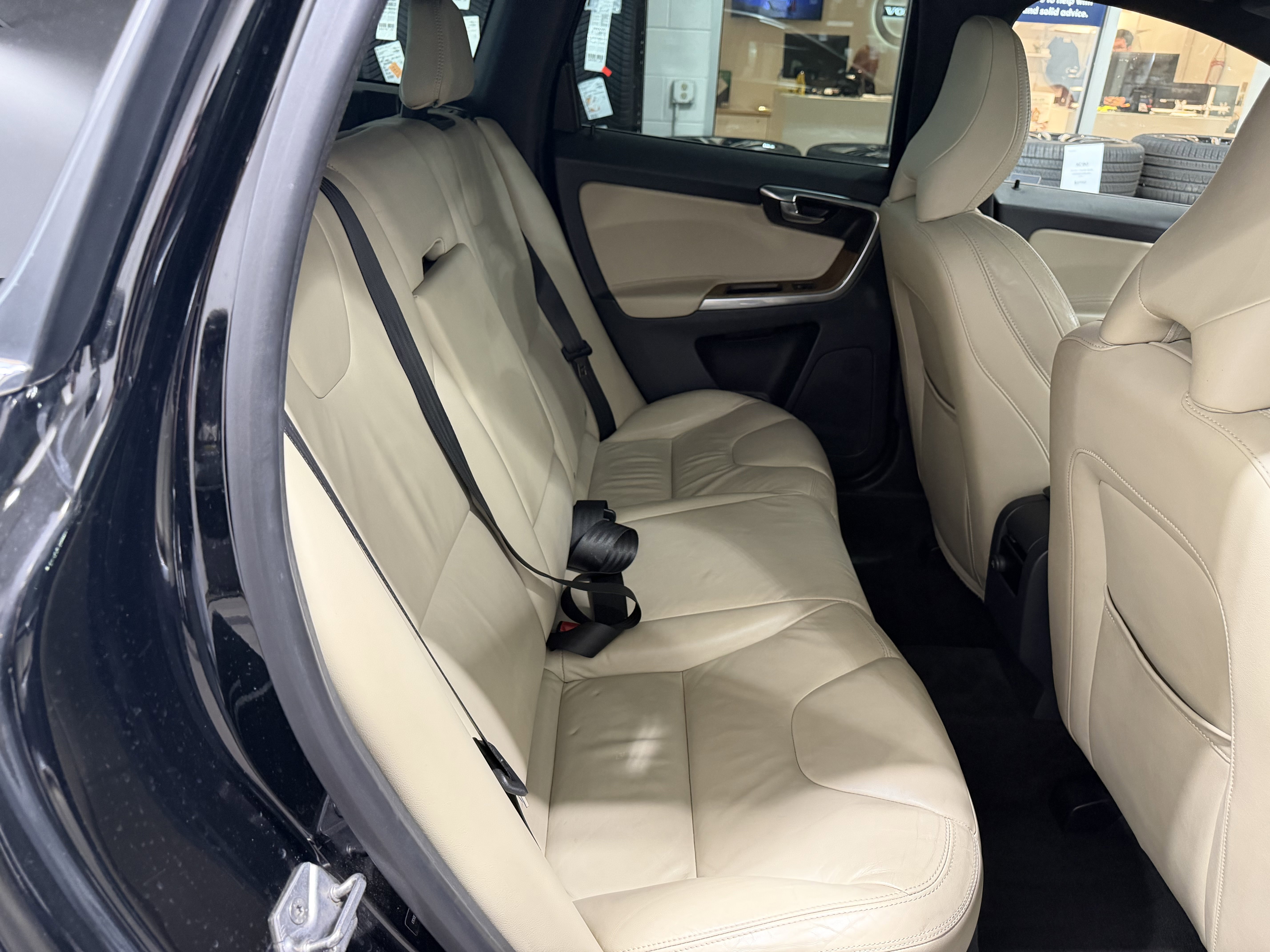 Used 2015 Volvo XC60 T6 Platinum FWD image 26