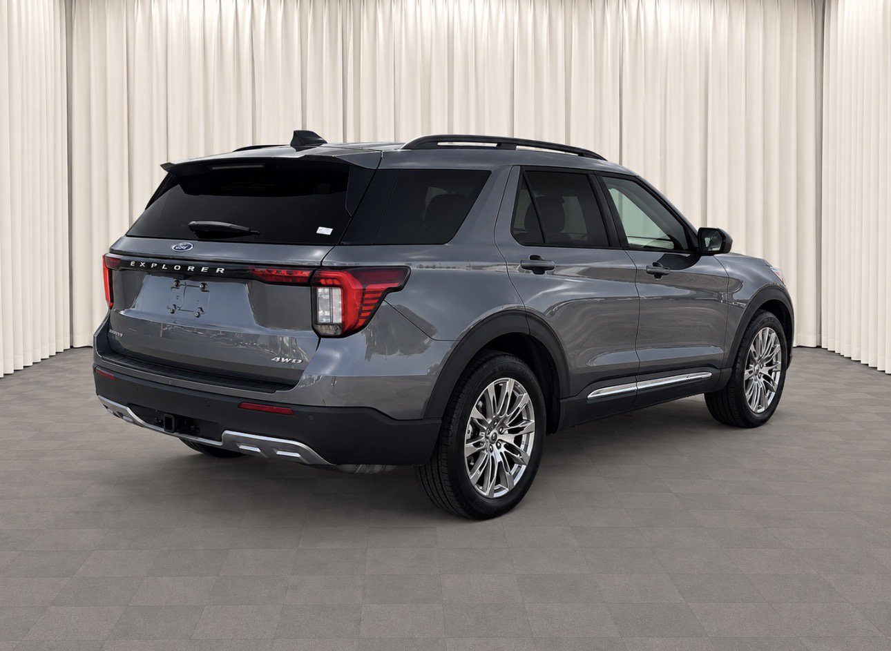 Used 2025 Ford Explorer Active w/ Active Comfort Package AWD/4WD image 3