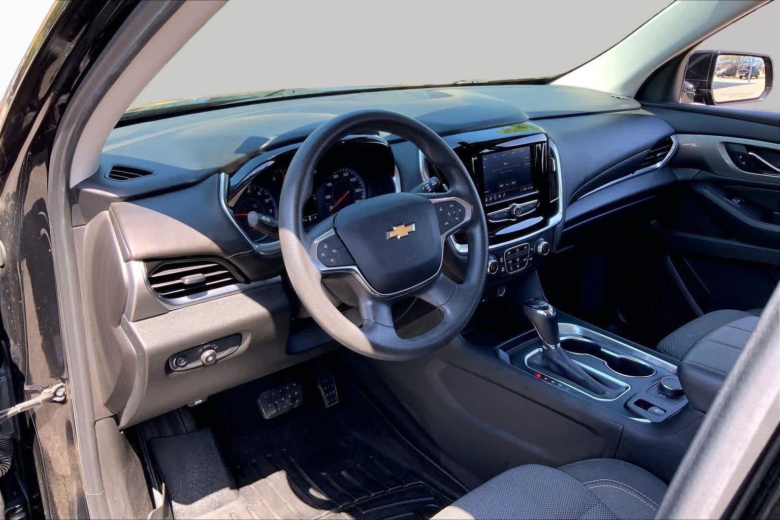 Used 2020 Chevrolet Traverse LS FWD image 18